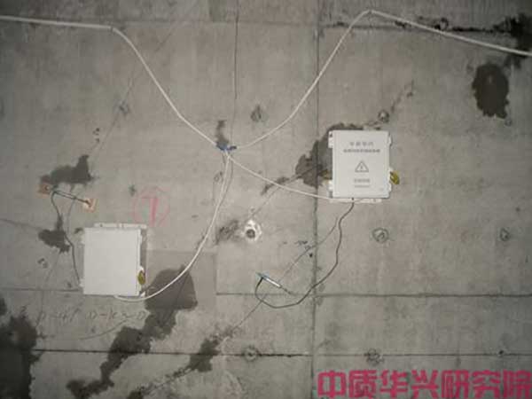 某地下汽车库墙体裂缝安全监测